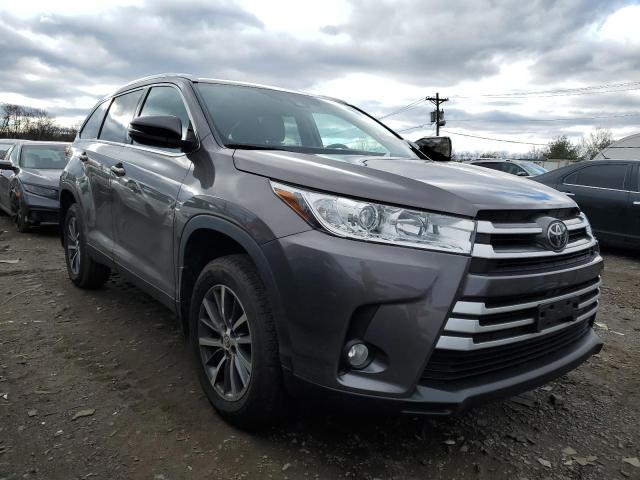 VIN 5TDJZRFH1KS630041 2019 Toyota Highlander, SE no.4