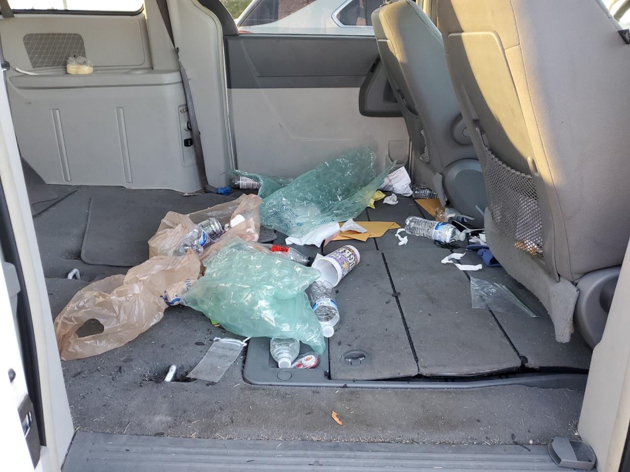 2A8HR44E99R521445 2009 Chrysler Town & Country Lx