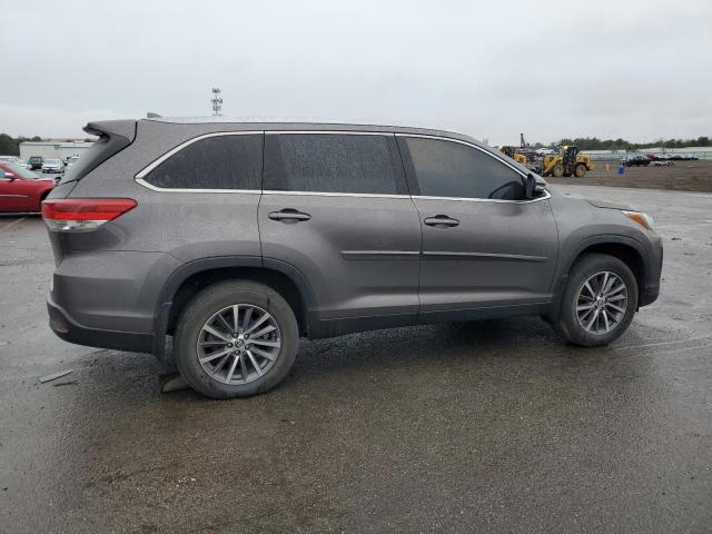 VIN 5TDJZRFH0KS601064 2019 Toyota Highlander, SE no.3