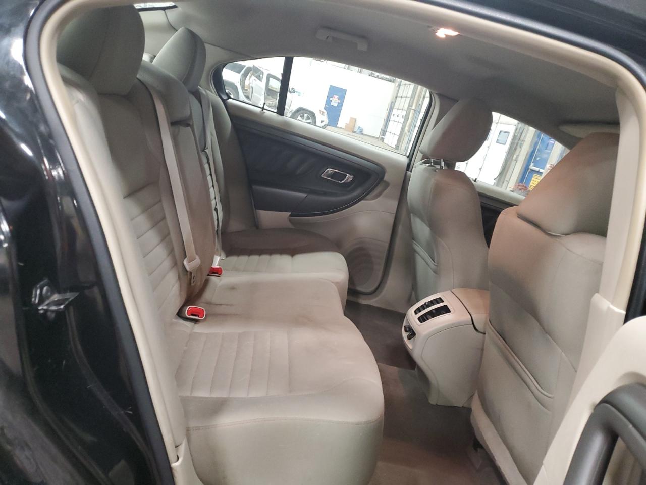 1FAHP2DW8AG150333 2010 Ford Taurus Se