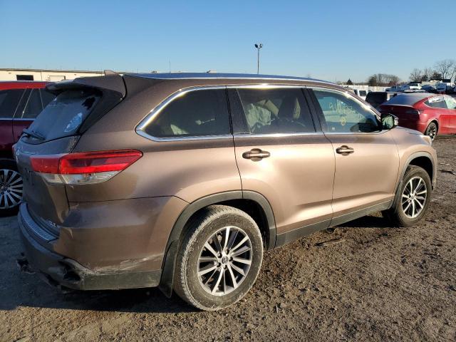 VIN 5TDJZRFHXKS916437 2019 Toyota Highlander, SE no.3