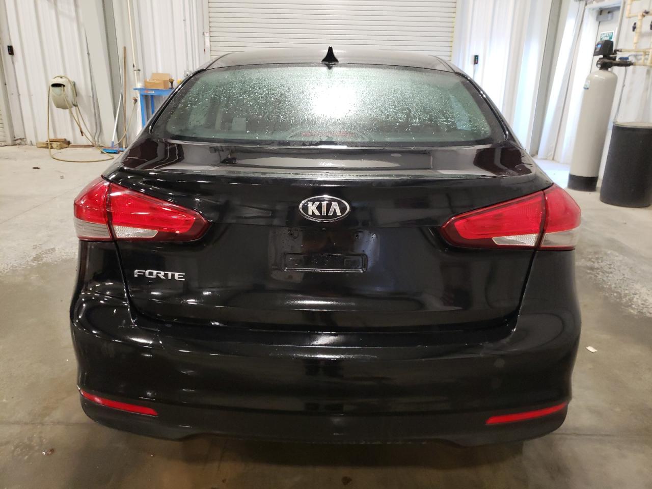 3KPFL4A70HE120470 2017 Kia Forte Lx