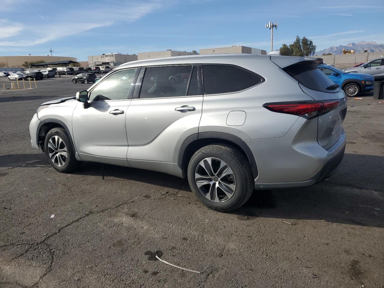 VIN: 5TDGZRAH2MS064038 2021 TOYOTA HIGHLANDER