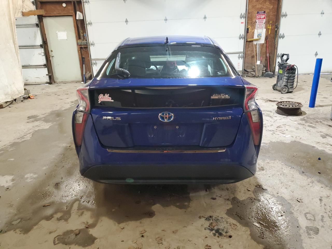 JTDKARFU0H3534047 2017 Toyota Prius