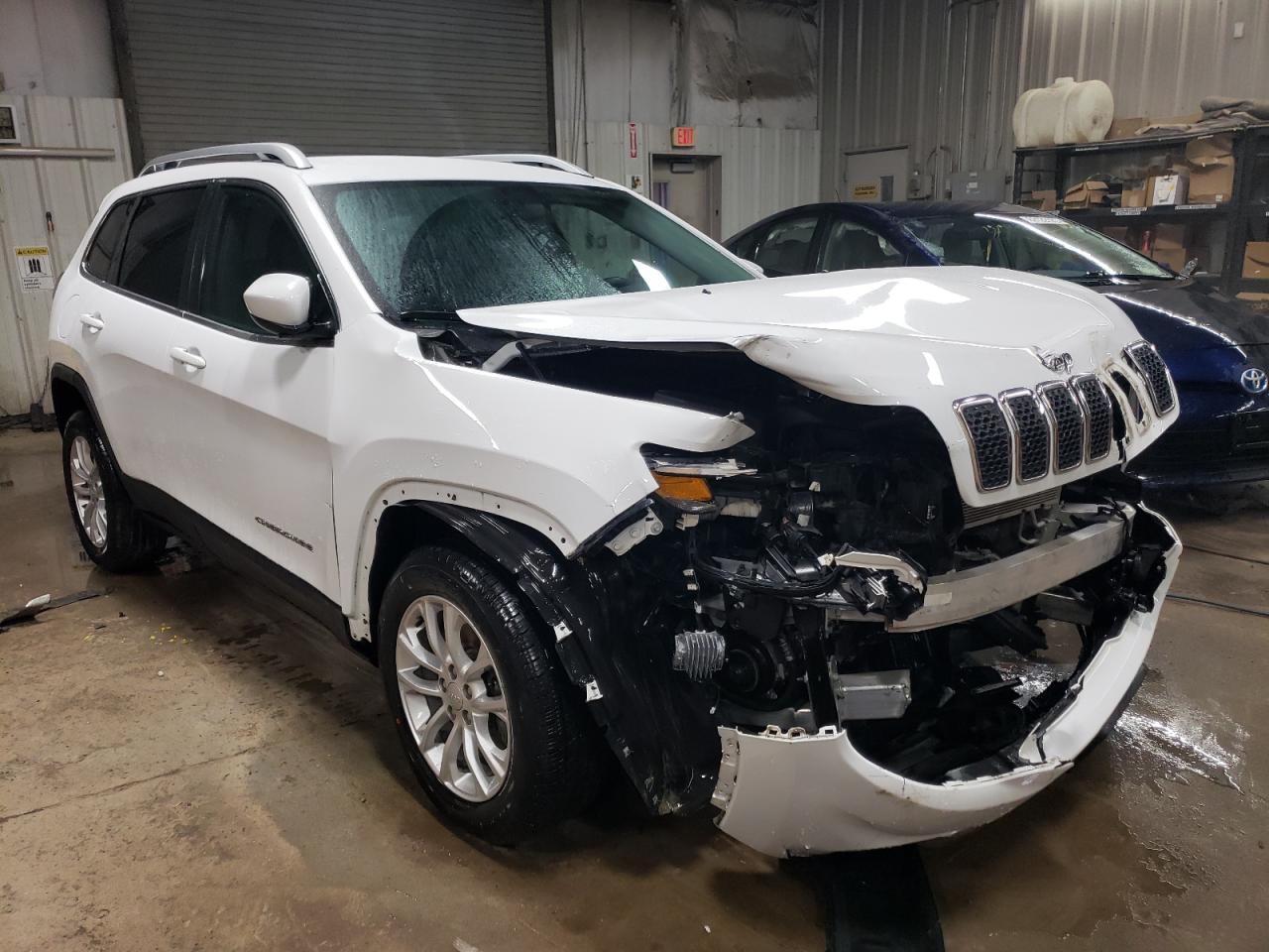 2019 Jeep Cherokee Latitude vin: 1C4PJLCBXKD377179