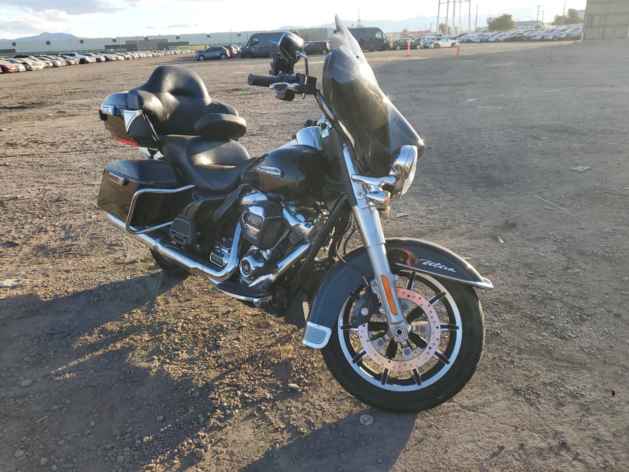 1HD1FCC10JB619274 HARLEY-DAVIDSON FLHTCU ULT 2018