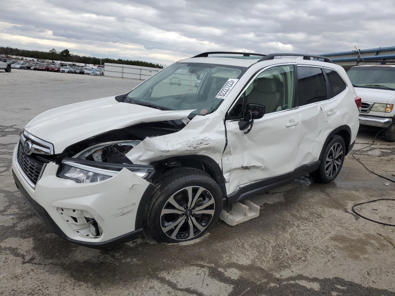 2019 Subaru Forester Limited vin: JF2SKAUC8KH569939