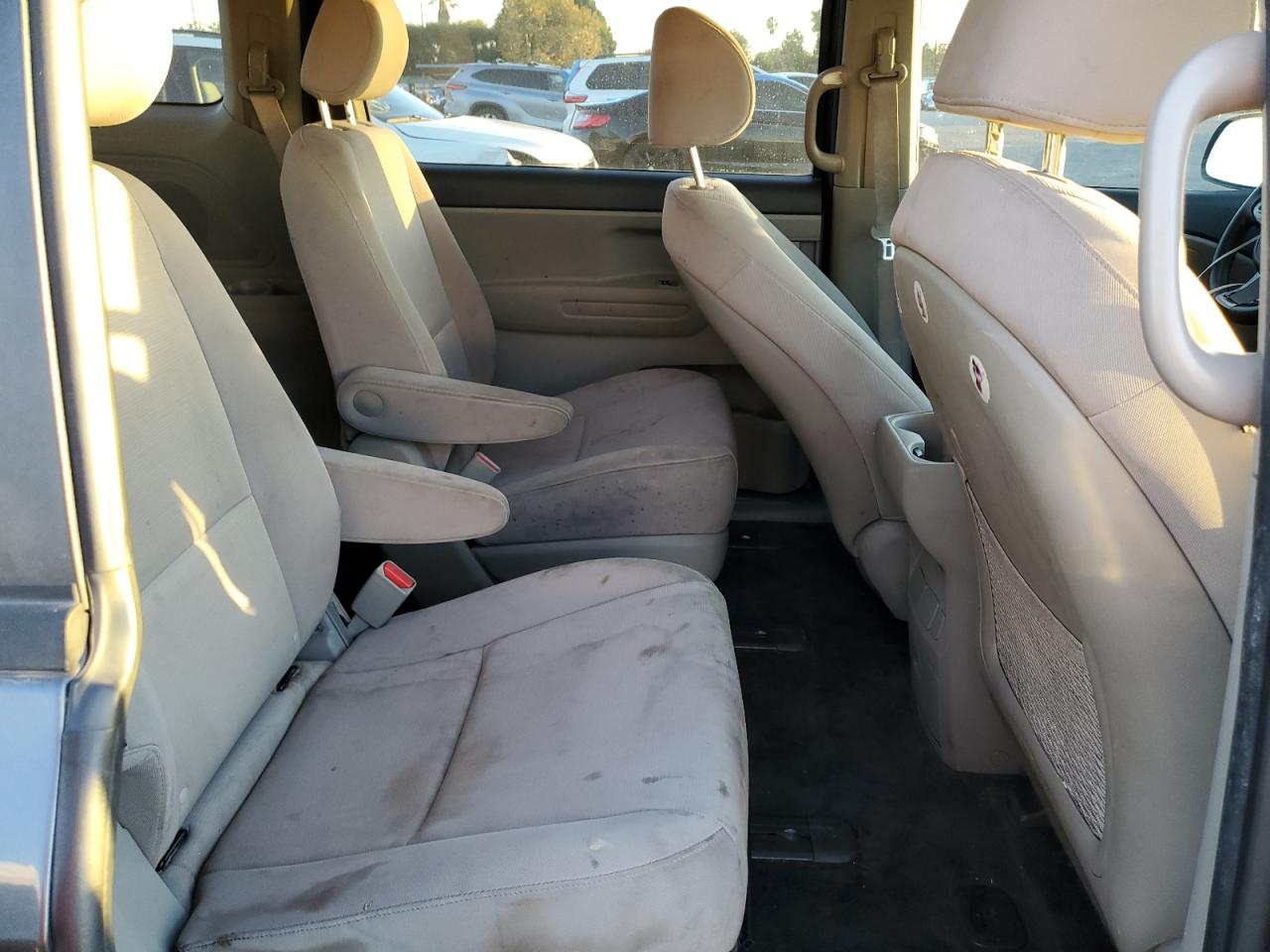kndmb5c19f6040161 KNDMB5C19F6040161 2015 Kia Sedona Lx