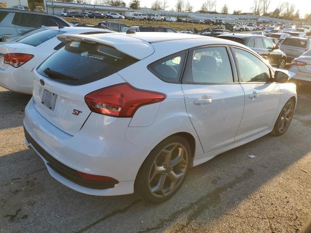 VIN 1FADP3L93JL332531 2018 FORD FOCUS no.3