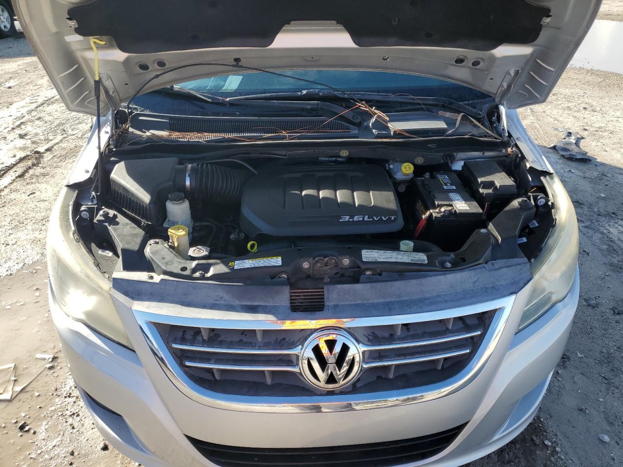 2V4RW5DG9BR658425 2011 Volkswagen Routan Sel