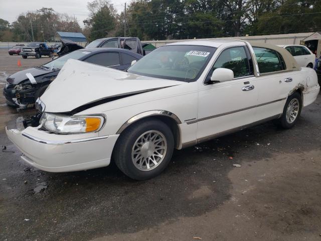 2000 Lincoln Town Car Signature