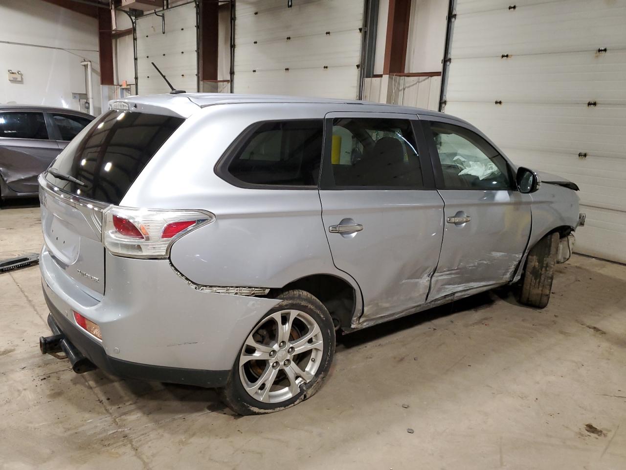 JA4AZ3A37EZ013992 2014 Mitsubishi Outlander Se