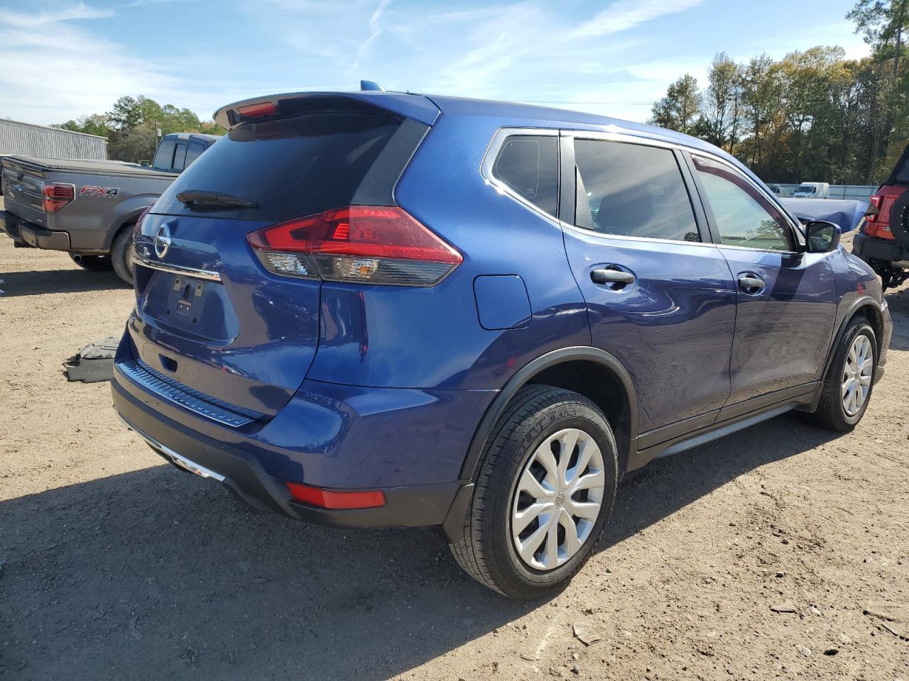 2018 Nissan Rogue S vin: KNMAT2MT1JP616892