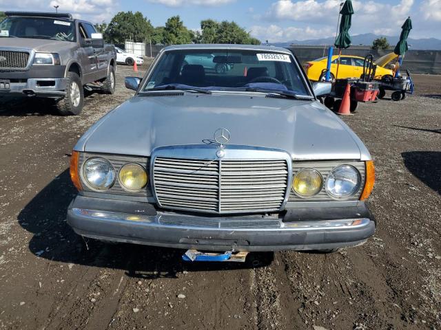 WDBAB53A7DB003373 1983 Mercedes-Benz 300 Cdt