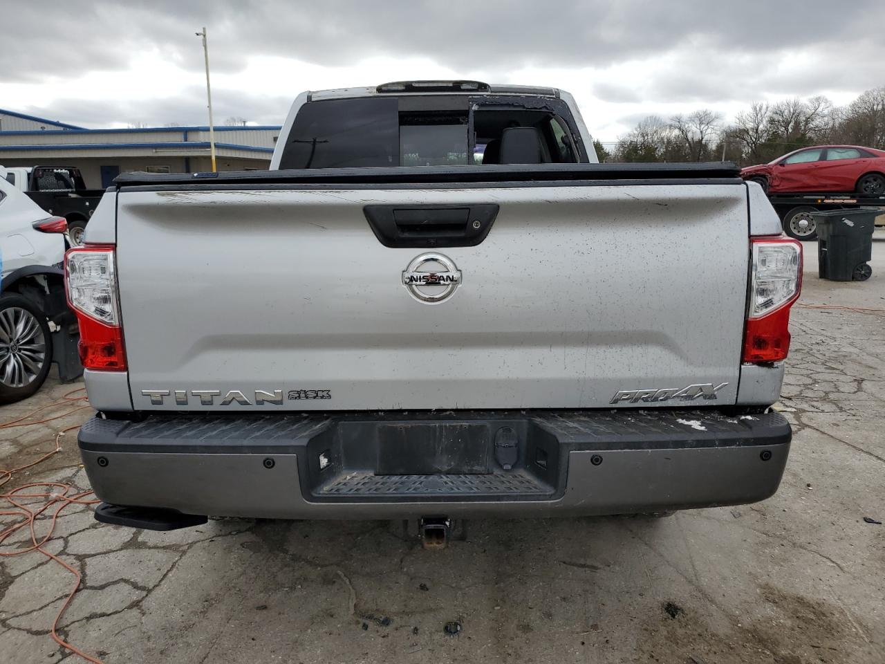 1N6AA1E58JN505748 2018 Nissan Titan Sv