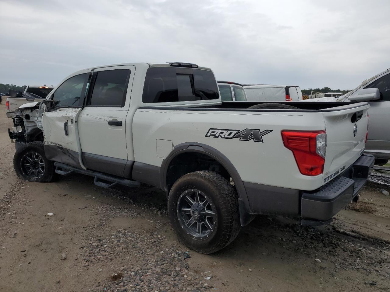 1N6BA1F44KN531694 2019 Nissan Titan Xd Sl