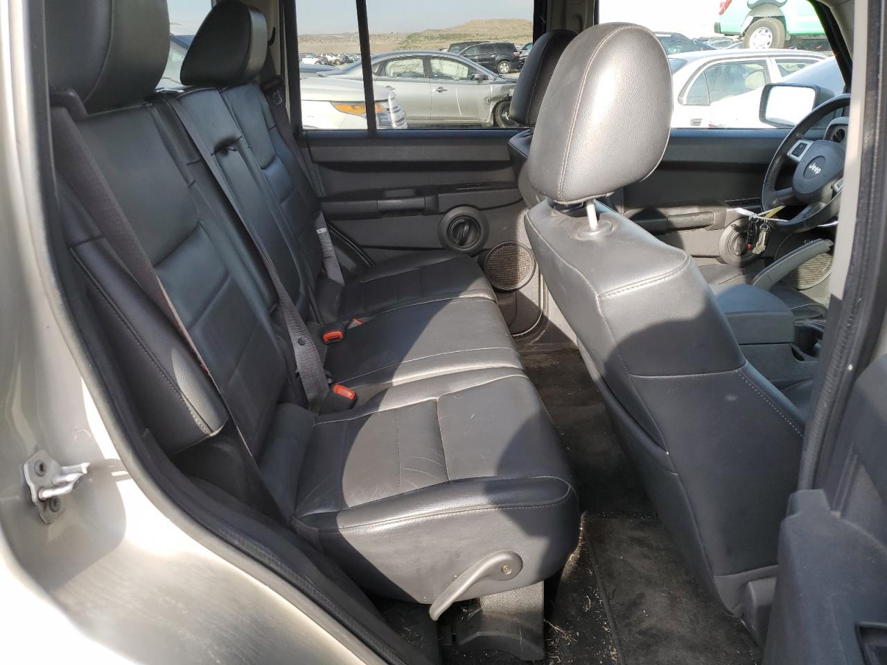 1j8hg48n48c241598 1J8HG48N48C241598 2008 Jeep Commander Sport