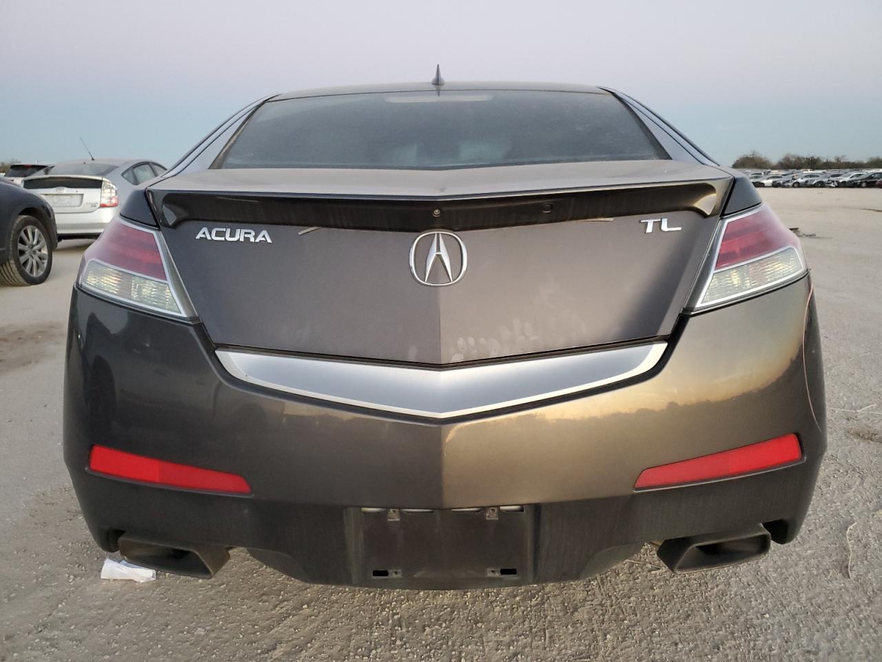 19UUA8F55AA000590 2010 Acura Tl