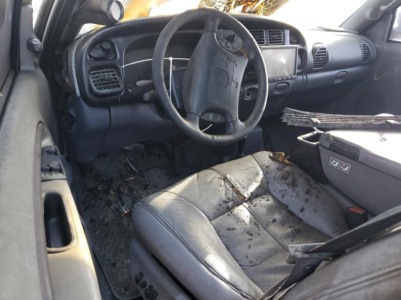 1B7KF23D1WJ149067 1998 Dodge Ram 2500