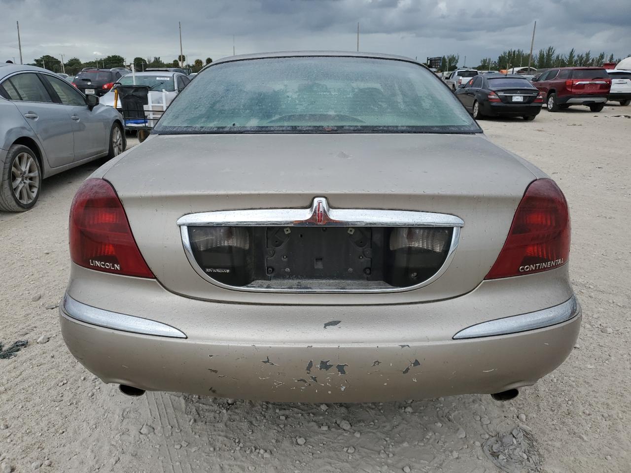 1LNHM97V61Y696164 2001 Lincoln Continental