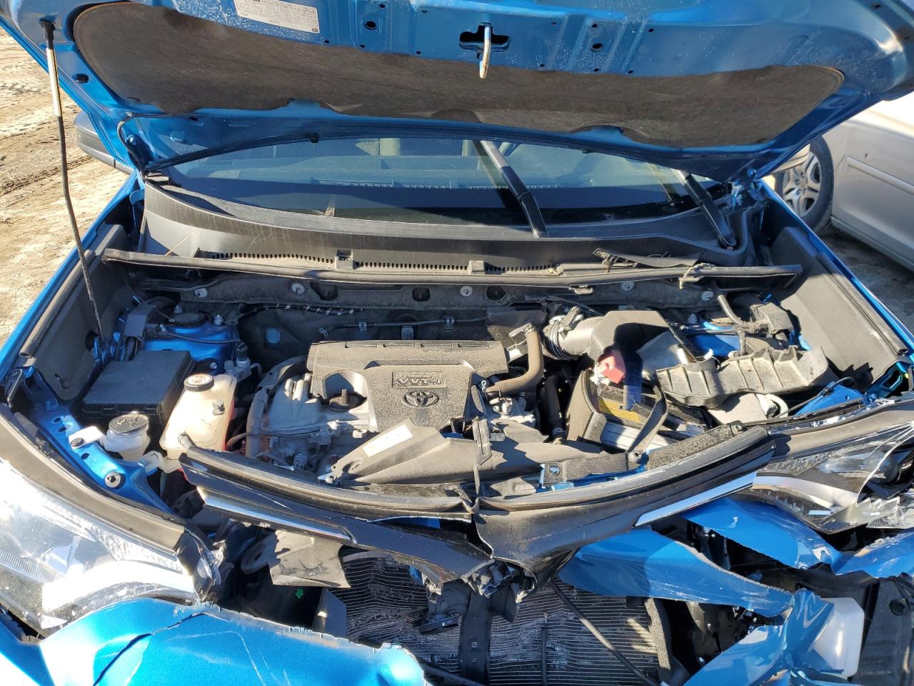 JTMBFREV2JJ198737 2018 Toyota Rav4 Le