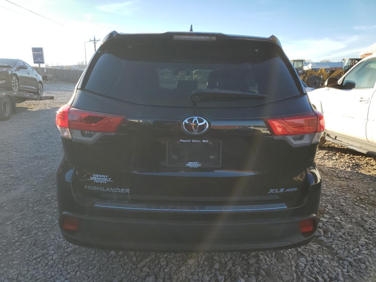 5TDJZRFH7JS488602 2018 Toyota Highlander Se