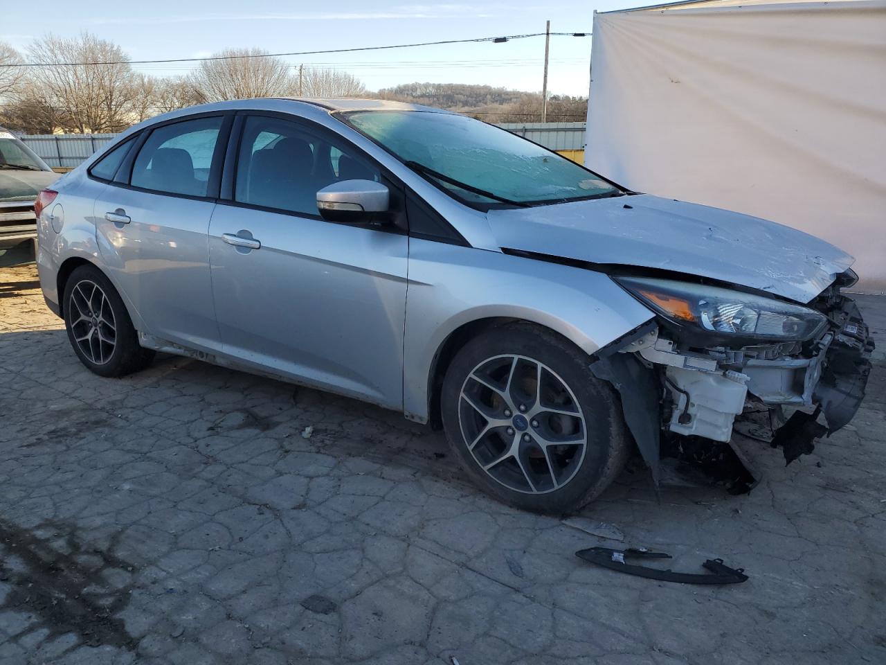 2017 Ford Focus Sel vin: 1FADP3H27HL218473