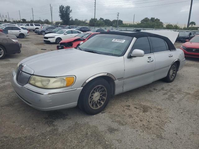 2001 Lincoln Town Car Signature