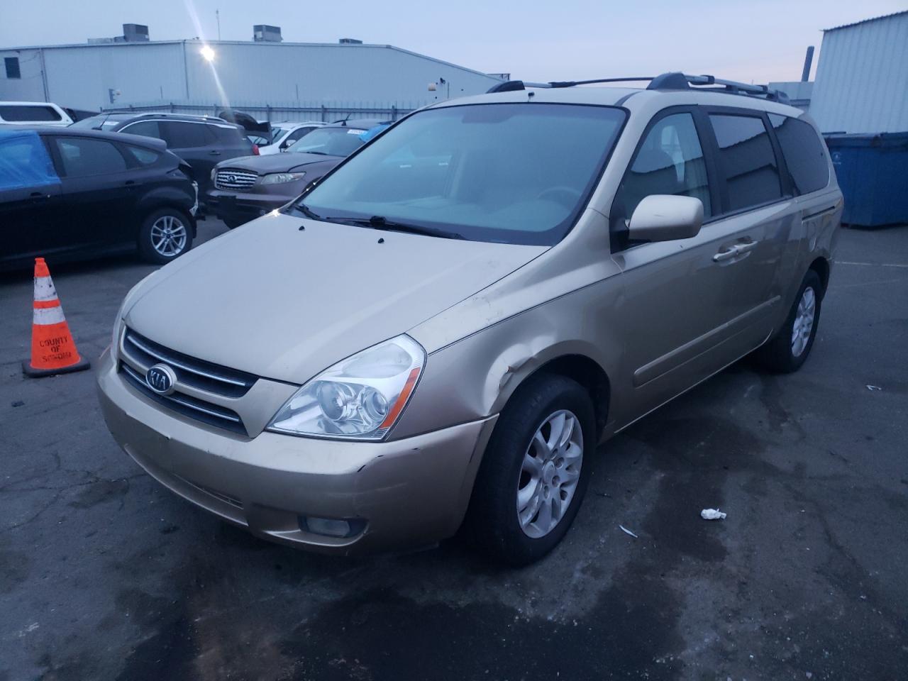 2006 Kia Sedona Ex للبيع في Vallejo، CA - Rear End