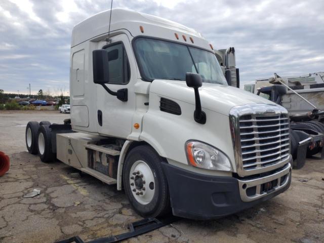 Lot #2320483164 2016 FREIGHTLINER CASCADIA 1 salvage car