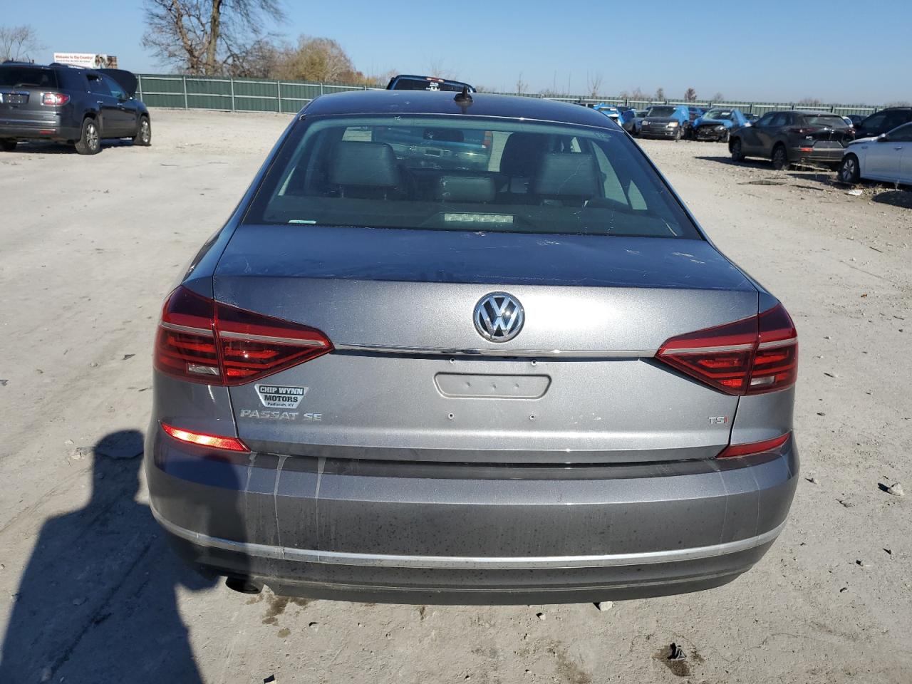 1VWBA7A35JC015601 2018 Volkswagen Passat Se