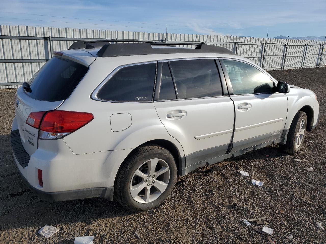 4S4BRBCC2E3318753 2014 Subaru Outback 2.5I Premium