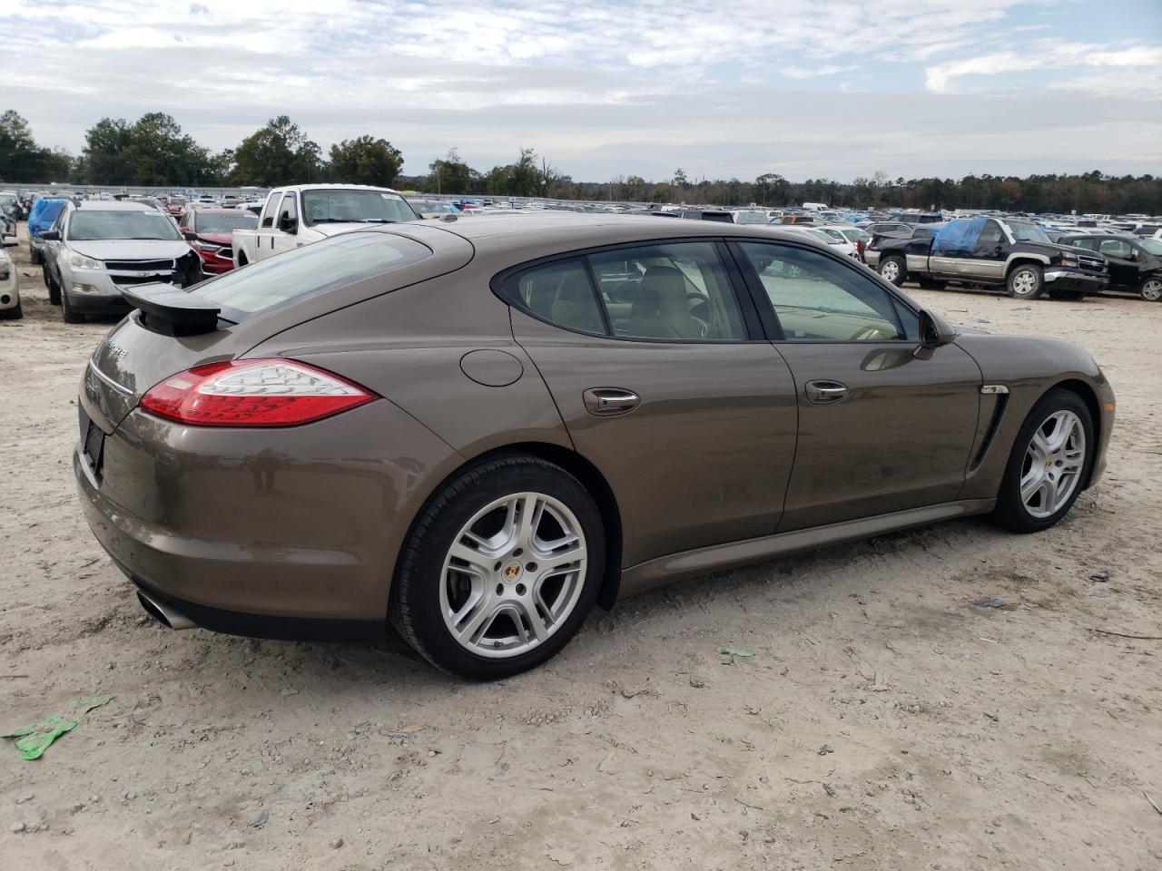 WP0AA2A72BL011074 2011 Porsche Panamera 2