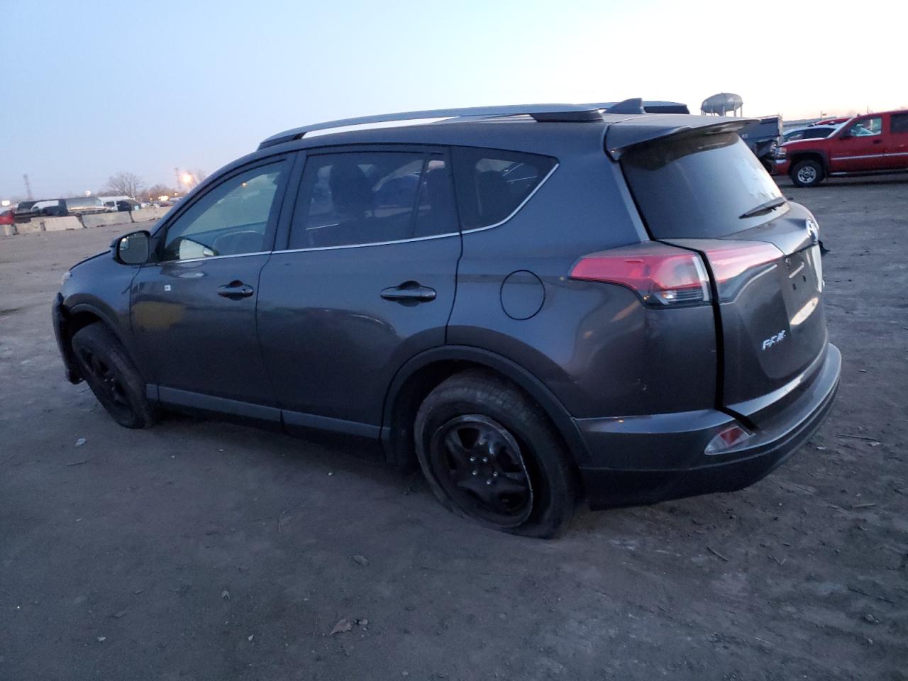 JTMZFREV0JJ739783 2018 Toyota Rav4 Le