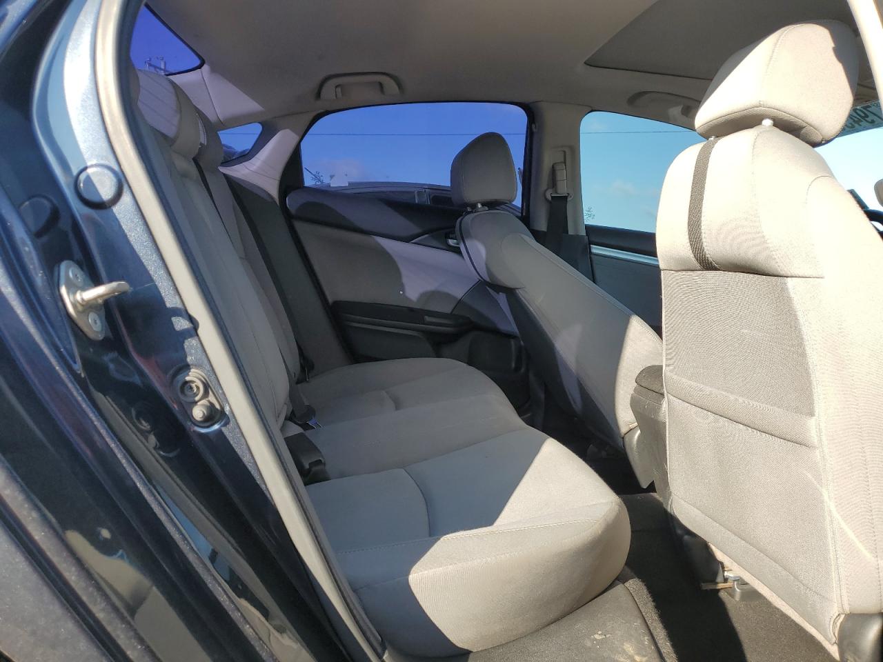 2017 Honda Civic Ex vin: 2HGFC1F39HH640404