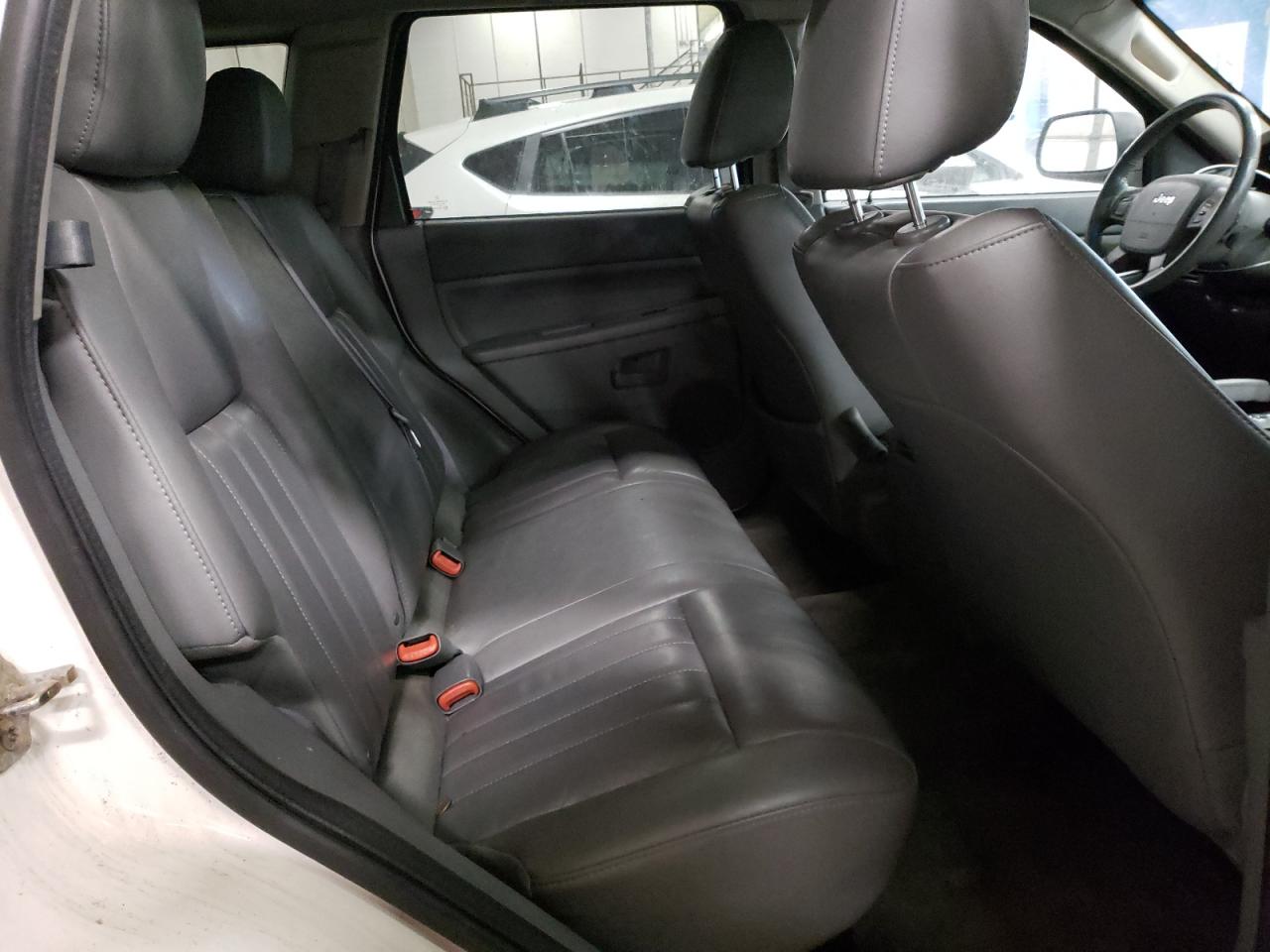 1j4gr48k86c316605 1J4GR48K86C316605 2006 Jeep Grand Cherokee Laredo
