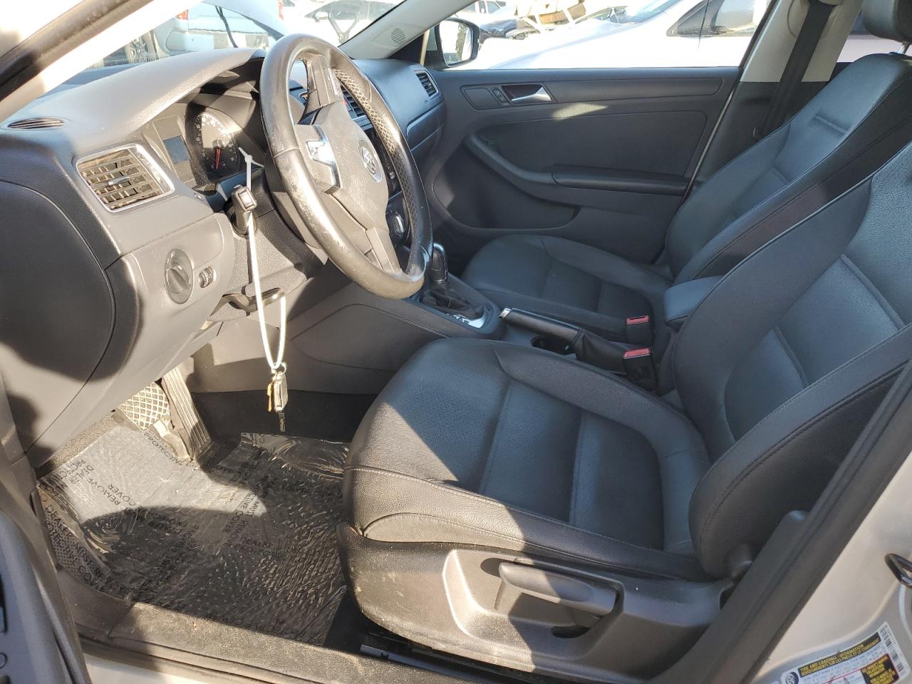 3VWDZ7AJ6BM366260 2011 Volkswagen Jetta Se