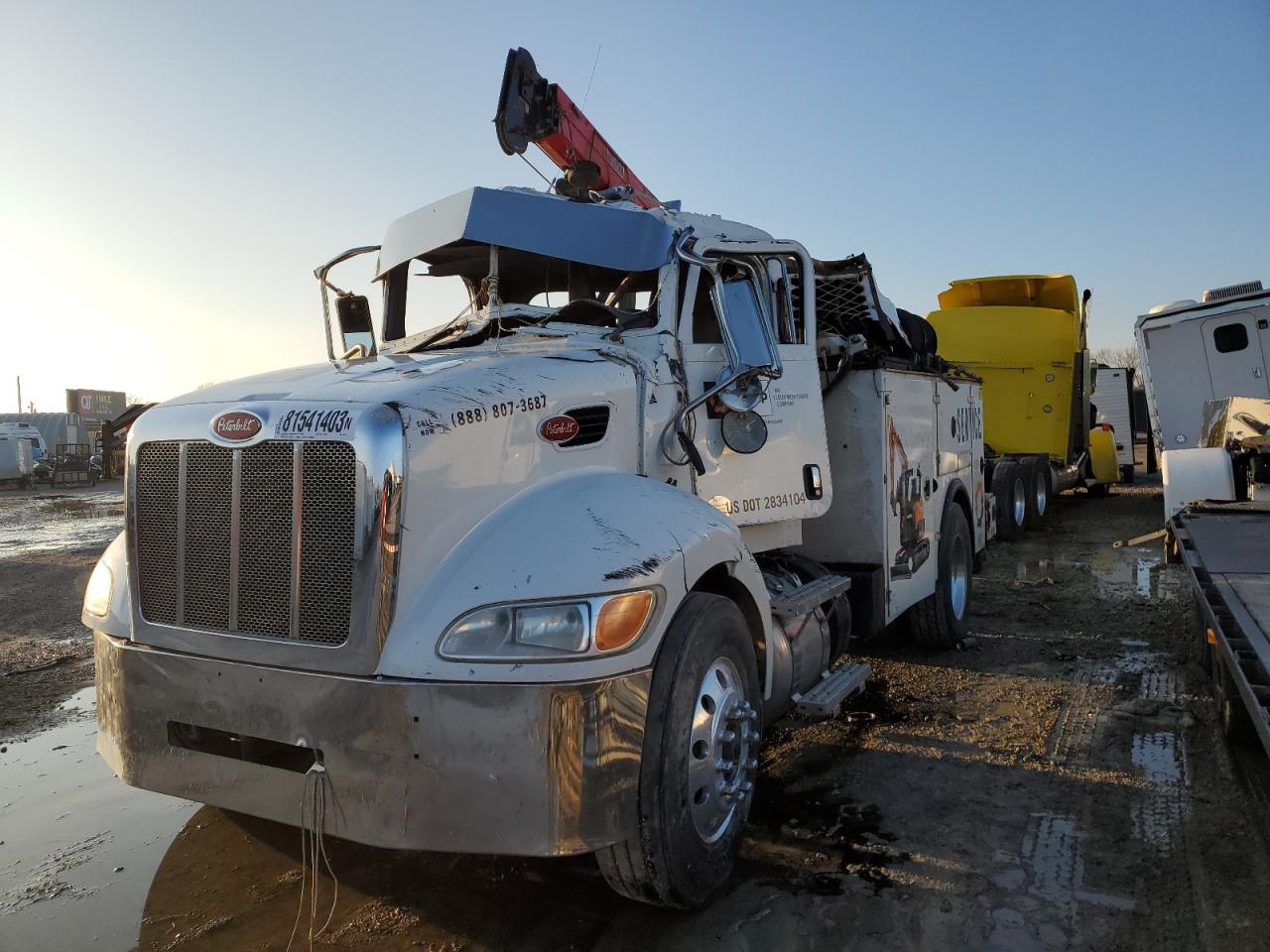 Lot #2962523901 2013 PETERBILT 337