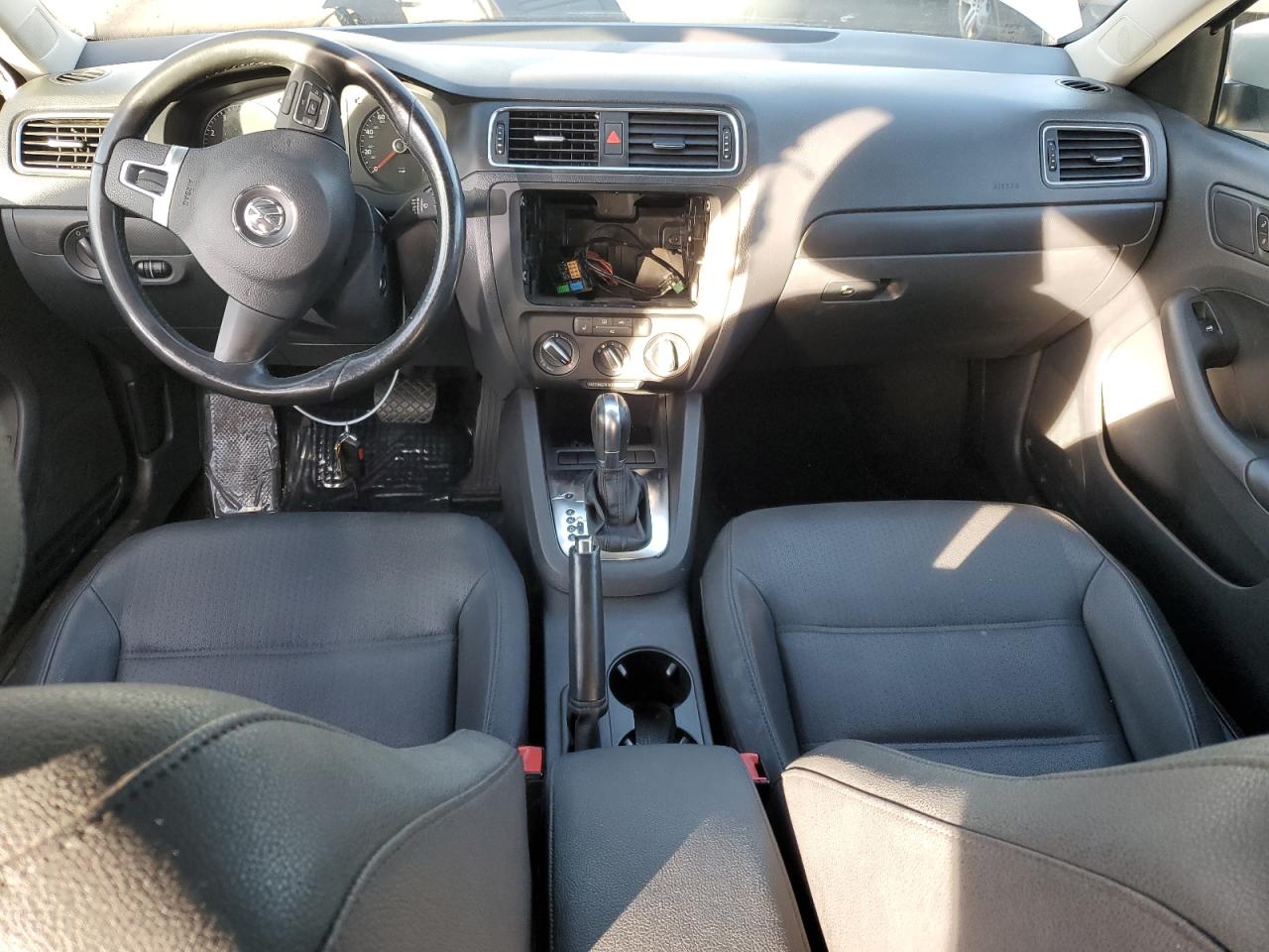 3VWDZ7AJ6BM366260 2011 Volkswagen Jetta Se