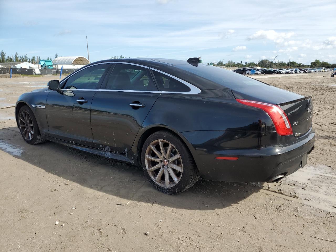 SAJWA1C79J8W13972 2018 Jaguar Xj R - Sport