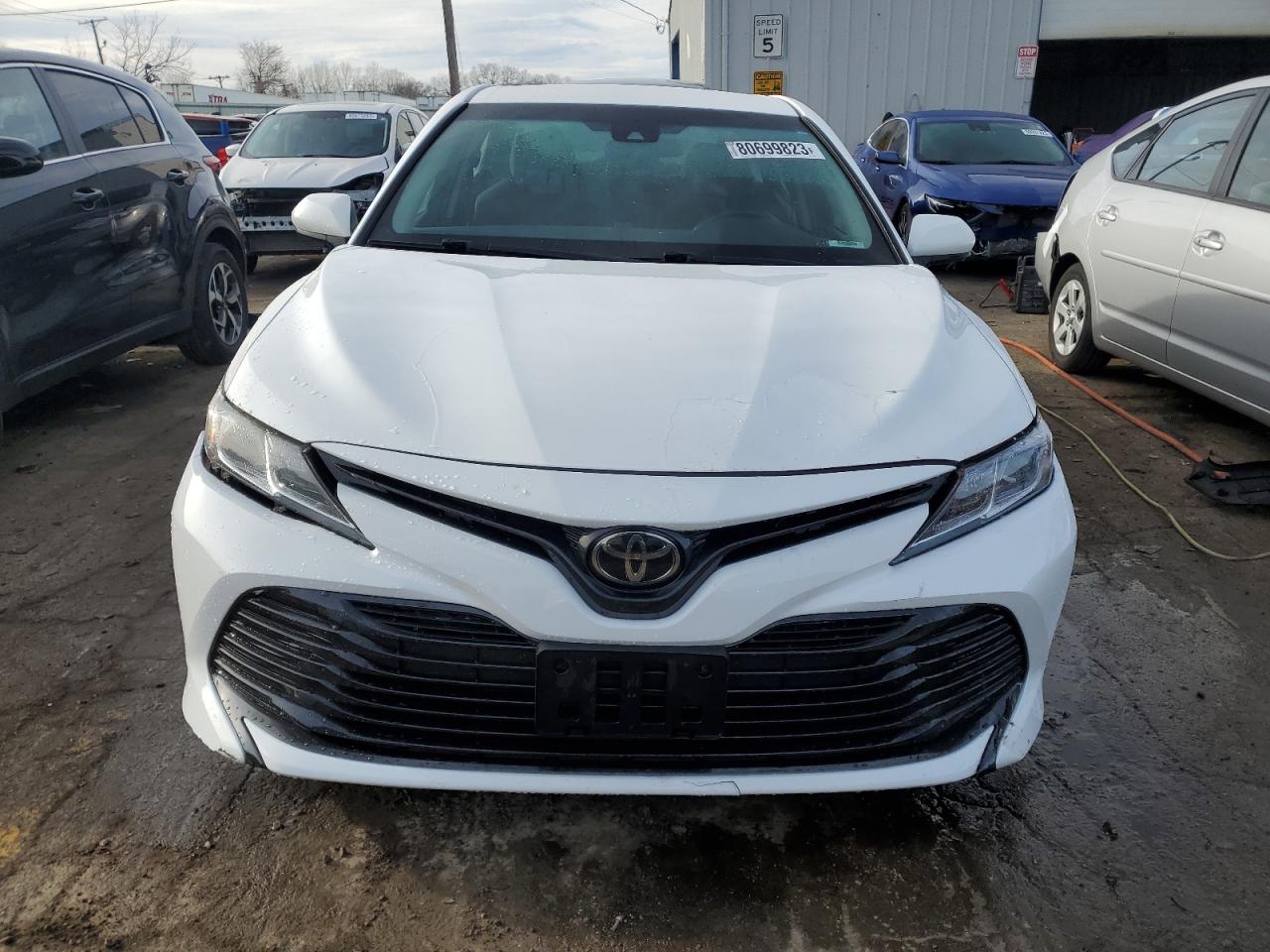 4T1B11HK2JU096561 2018 Toyota Camry L