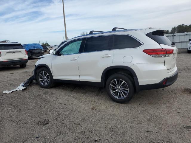 VIN 5TDJZRFH4KS570420 2019 Toyota Highlander, SE no.2