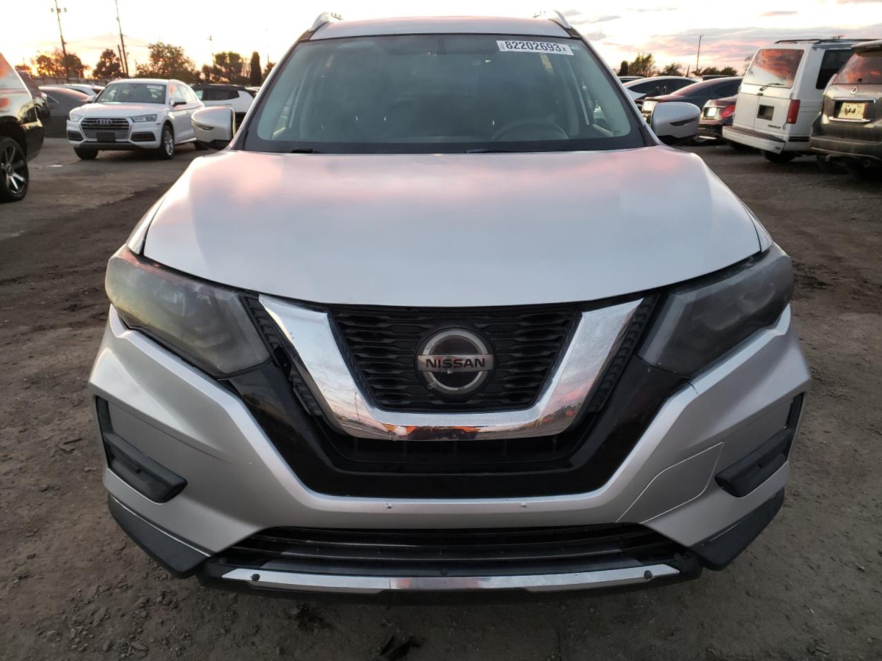 VIN: KNMAT2MTXJP569460 2018 NISSAN ROGUE