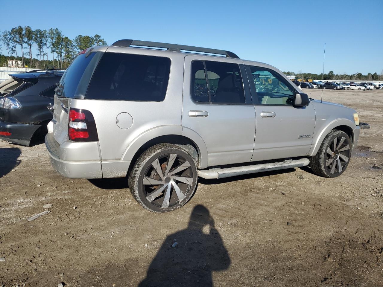 1FMEU63E37UB08910 2007 Ford Explorer Xlt