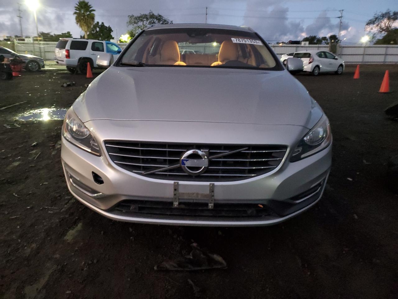 2015 Volvo V60 Platinum vin: YV126MED6F1197389