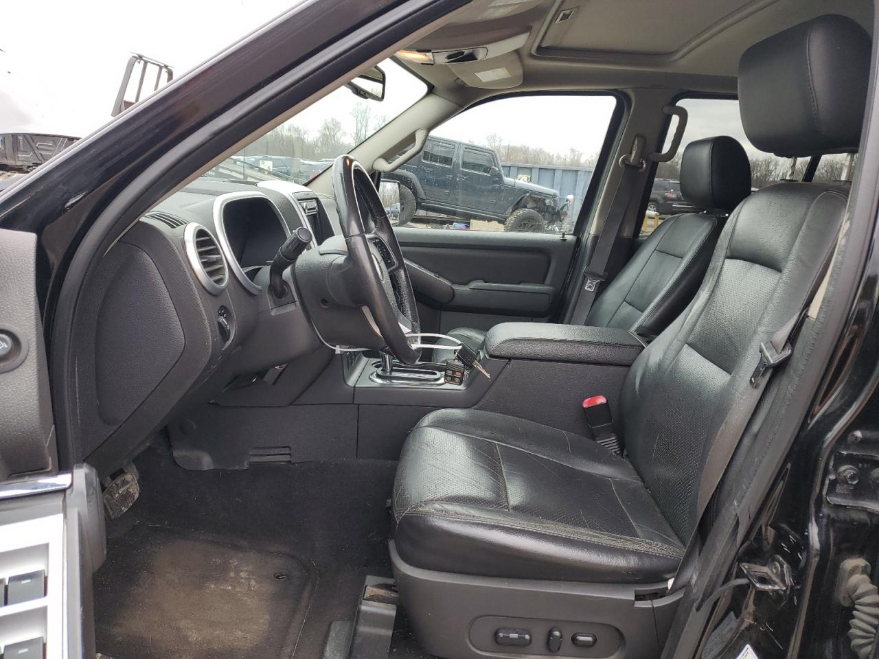 4M2EU48898UJ18221 2008 Mercury Mountaineer Premier