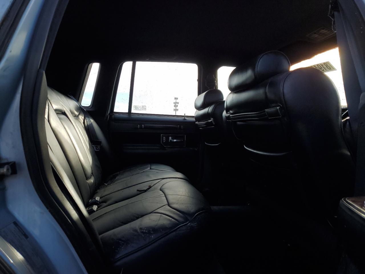 1LNCM82W2MY682531 1991 Lincoln Town Car Signature