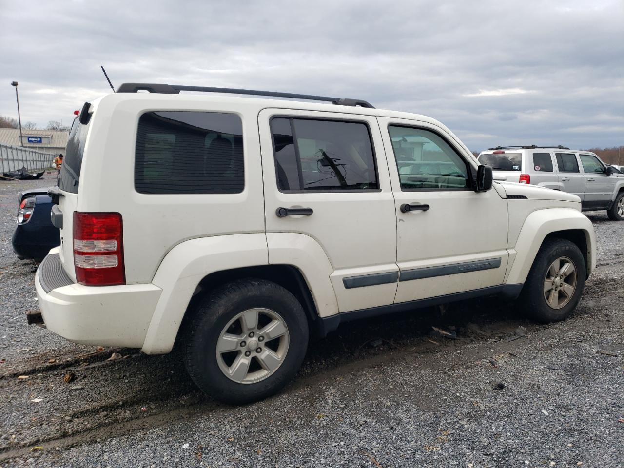 1J8GN28K69W523303 2009 Jeep Liberty Sport