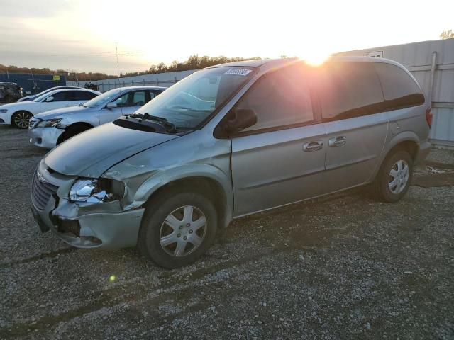 2004 Chrysler Town & Country 