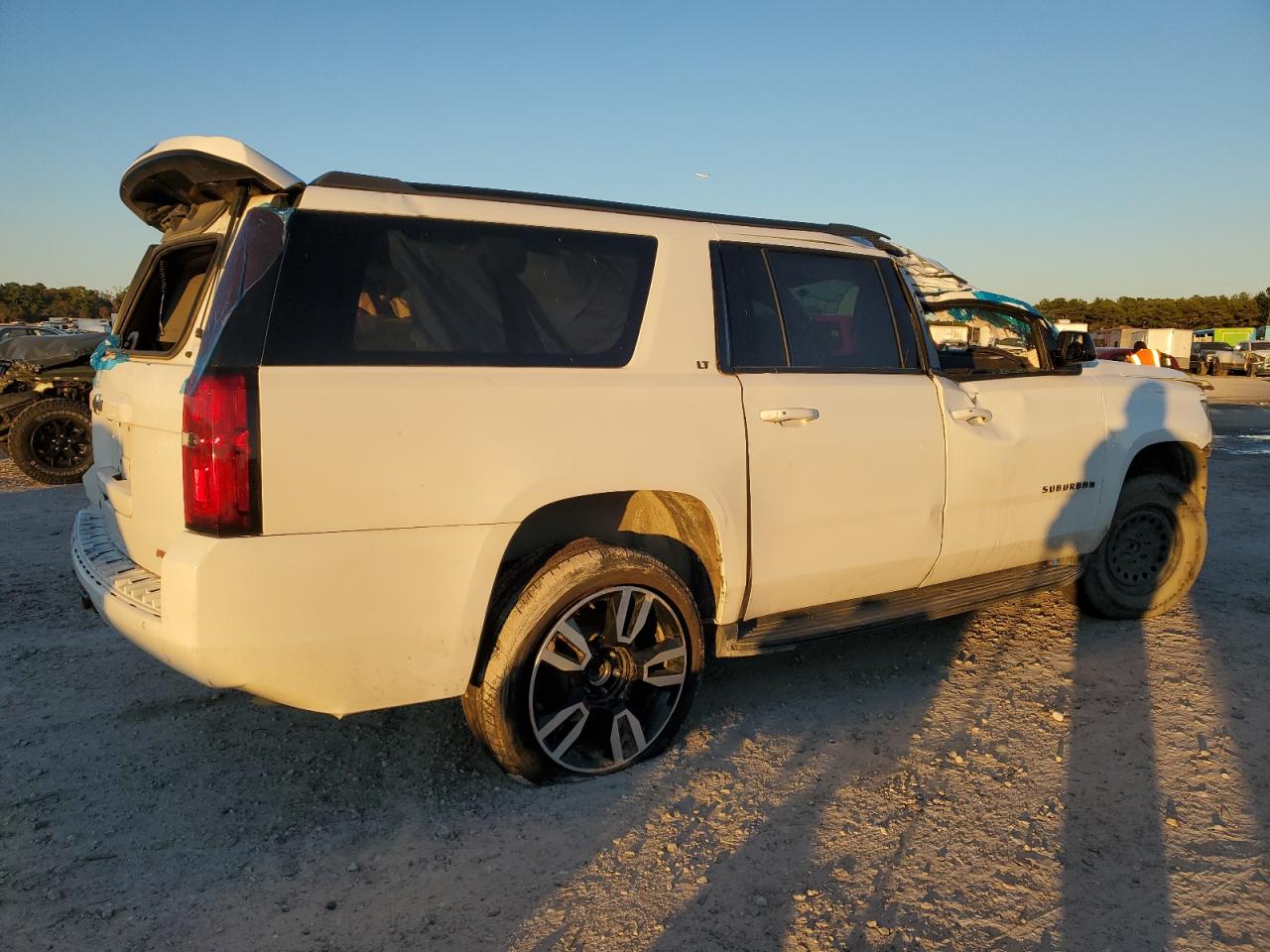 CHEVROLET SUBURBAN C1500 LT